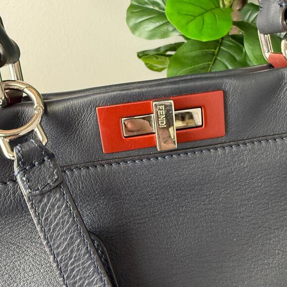 💎✨Authentic Fendi Medium Peekaboo Iconic Satchel - Picture 5 of 6